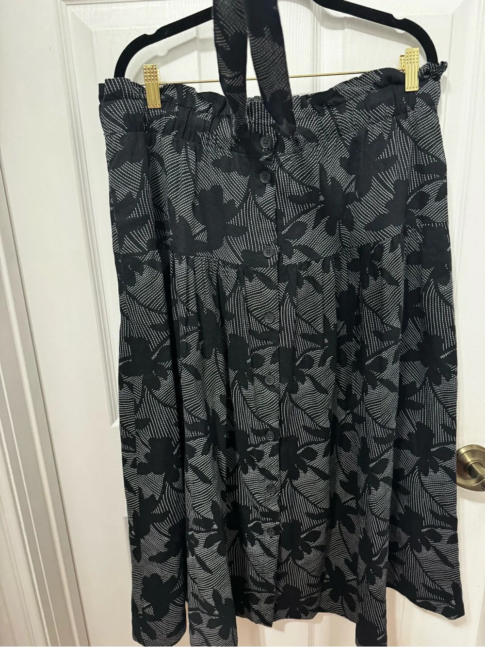 Universal Thread Black & Gray Floral Skater Skirt